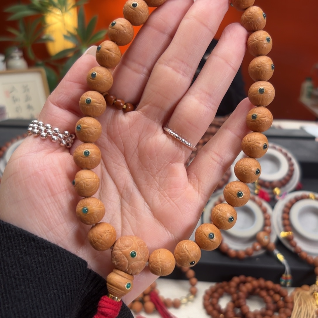 陌***。凤眼菩提吊坠12毫米手持