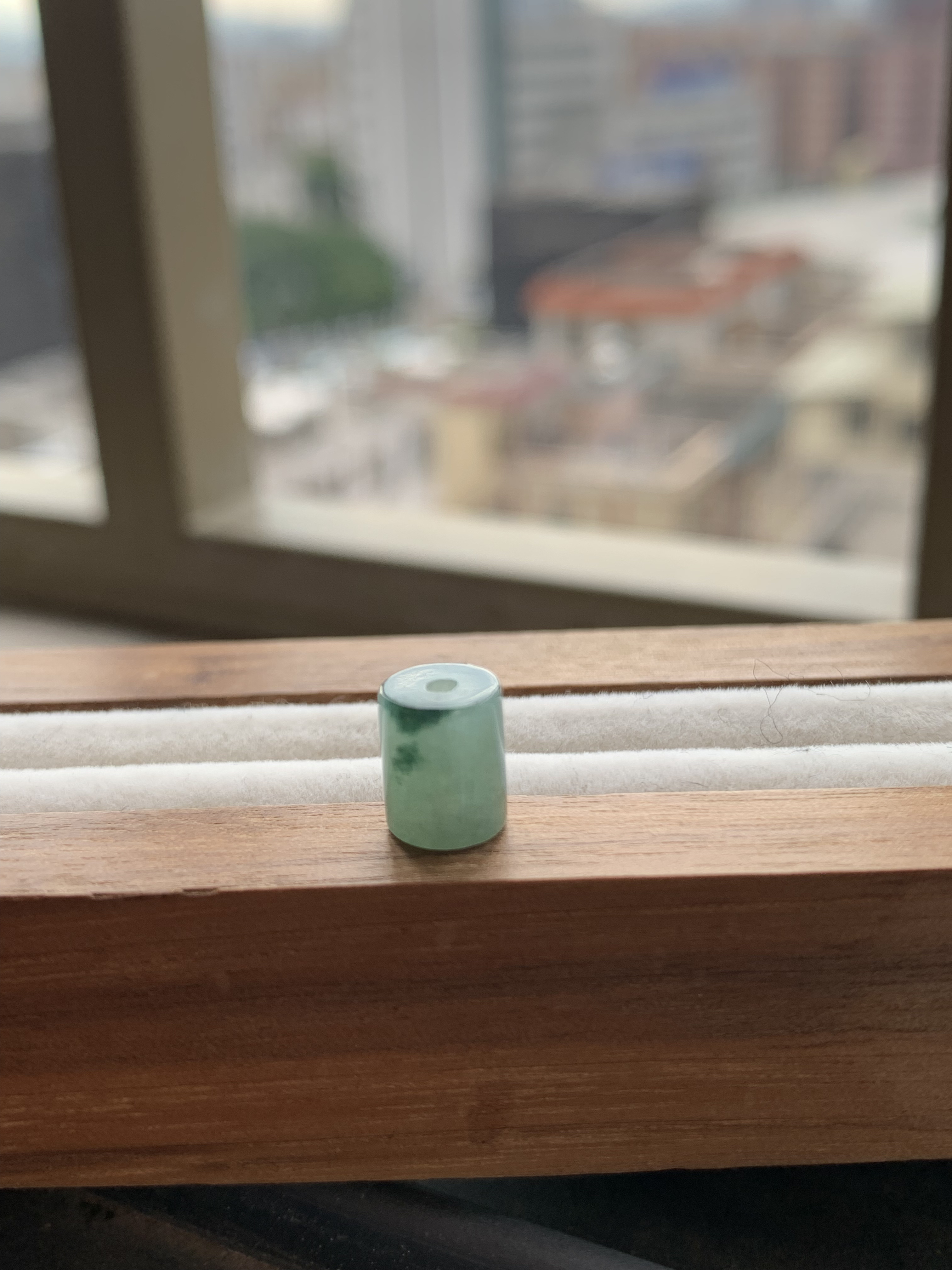 天然缅甸翡翠-湖水绿飘花精致桶珠8.1-6,6