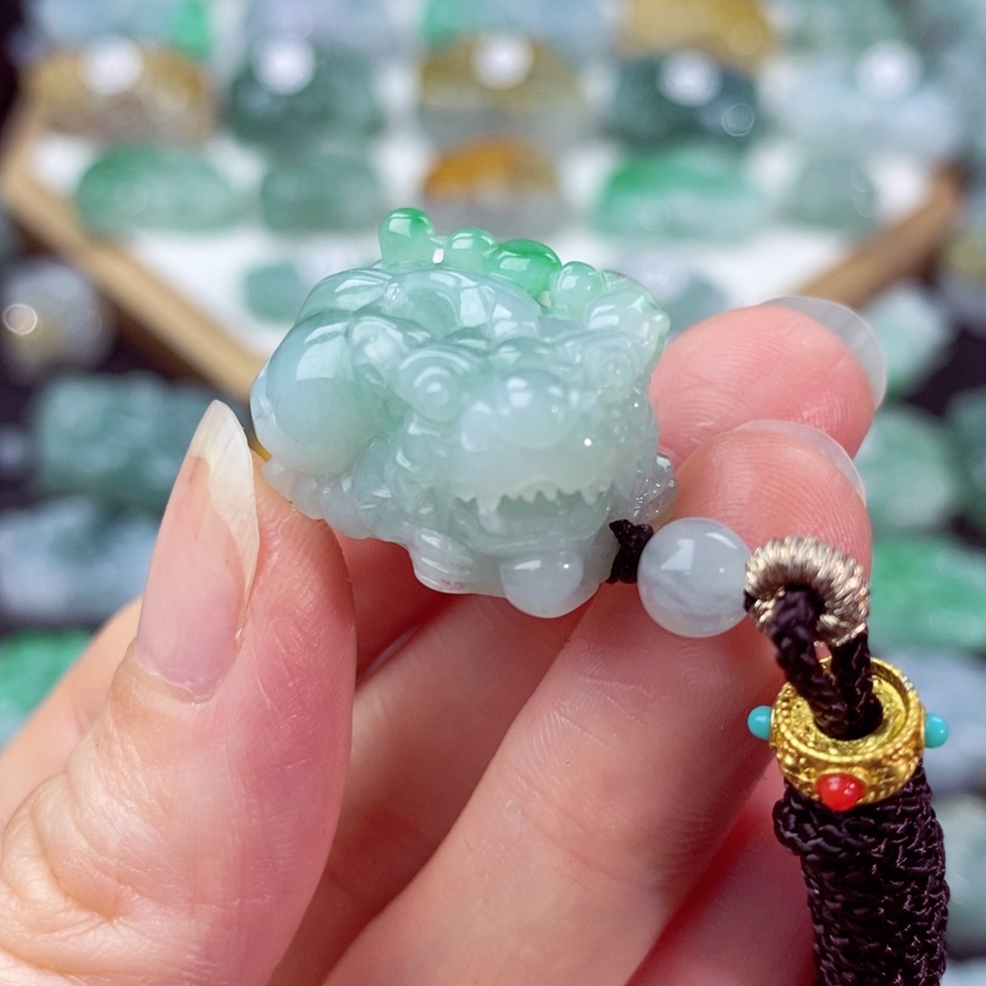 翡翠颈饰未镶嵌微**逸天然