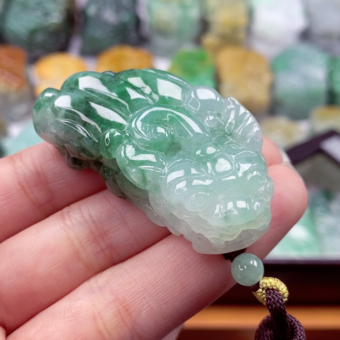 翡翠颈饰未镶嵌翡翠