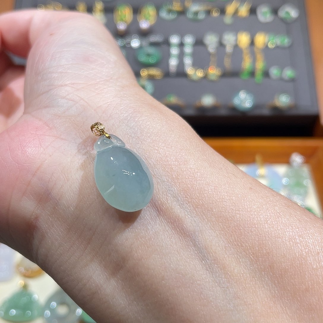 翡翠颈饰18K金镶嵌冰福瓜