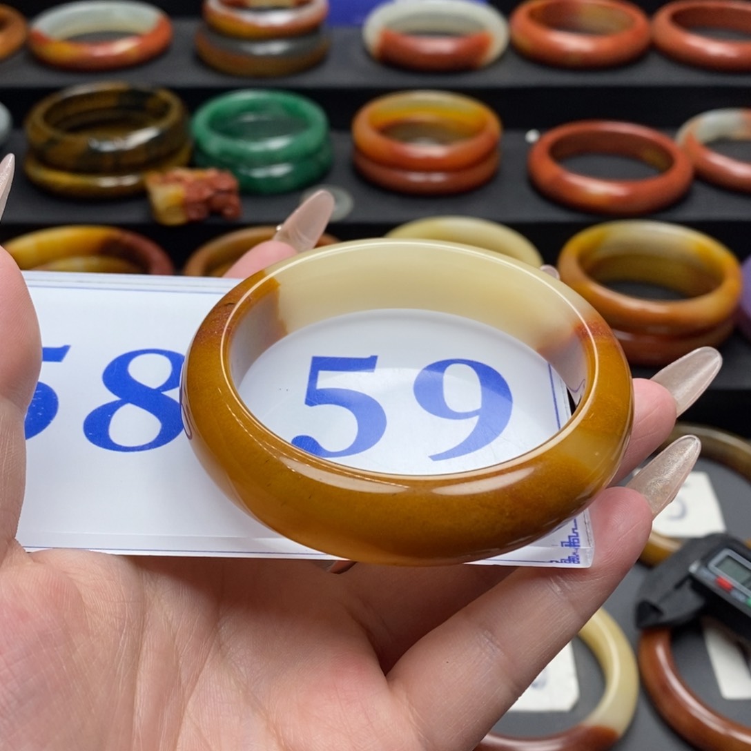 石英质玉（黄龙玉）手镯未镶嵌