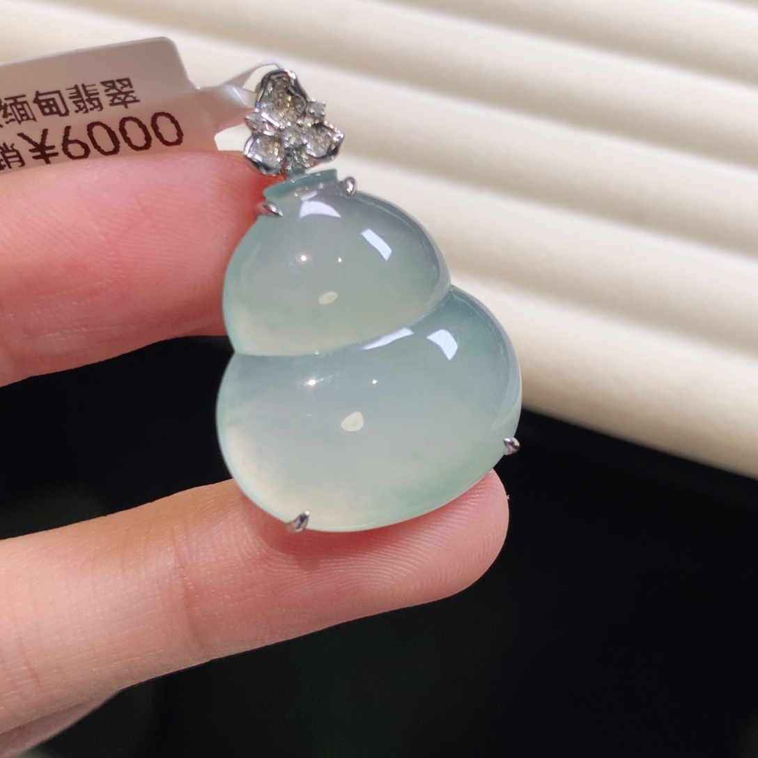 翡翠颈饰18K金镶嵌葫芦