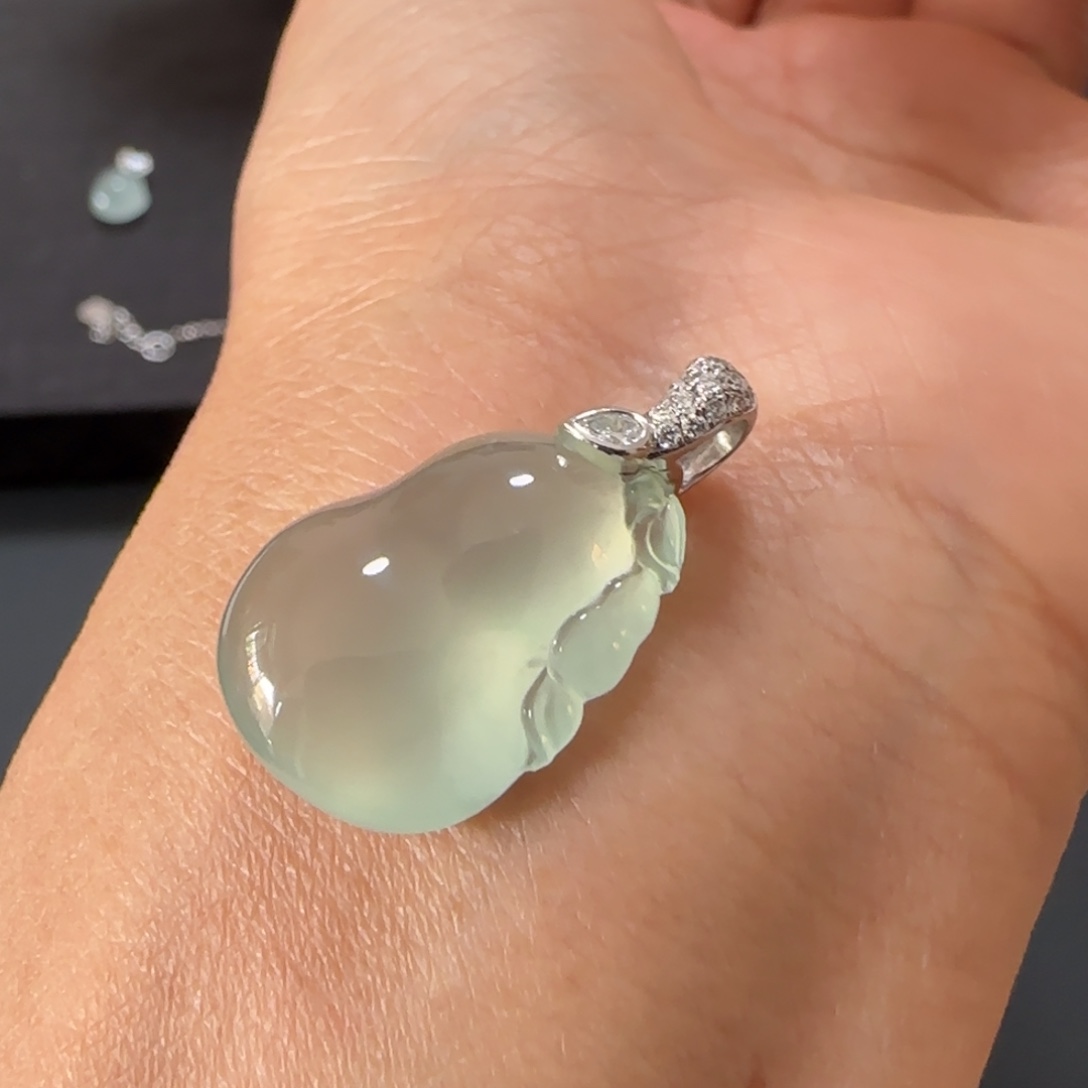 翡翠颈饰18K金镶嵌福瓜