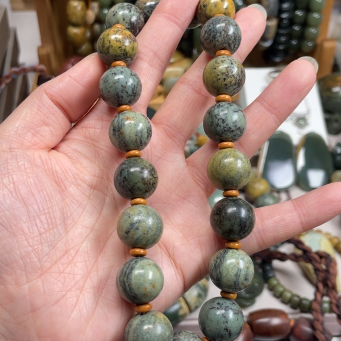 【闪购商品】岫岩河磨玉（透闪石质玉）手持未镶嵌