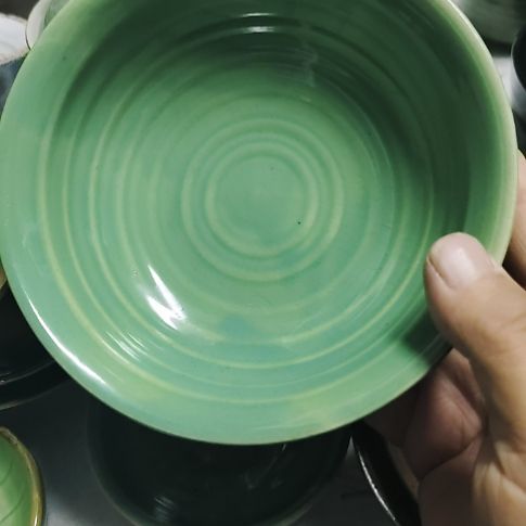 瓷片瓷片，各种摆件，盘，碗，沙锅，均有瑕疵。