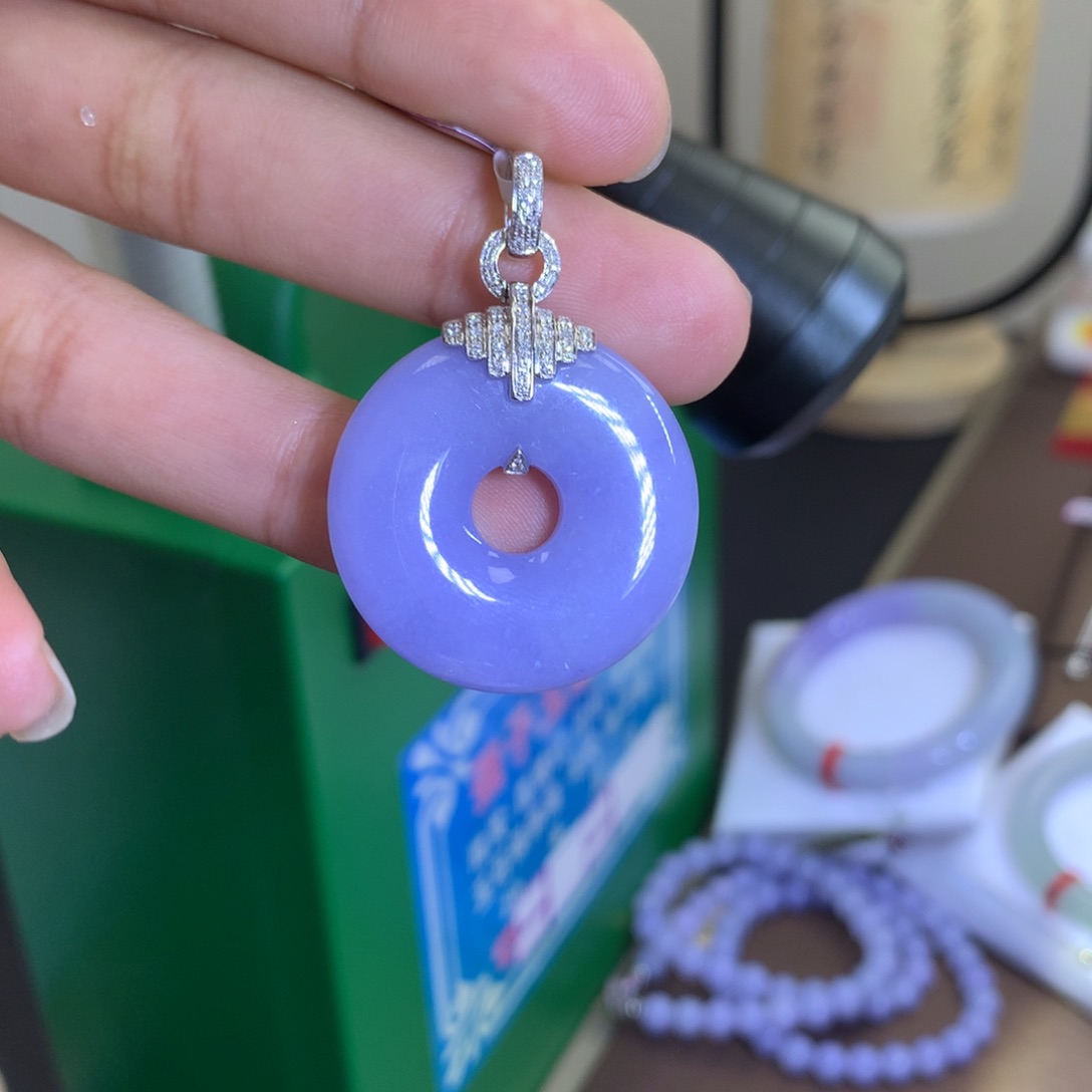 翡翠颈饰18K金镶嵌翡翠