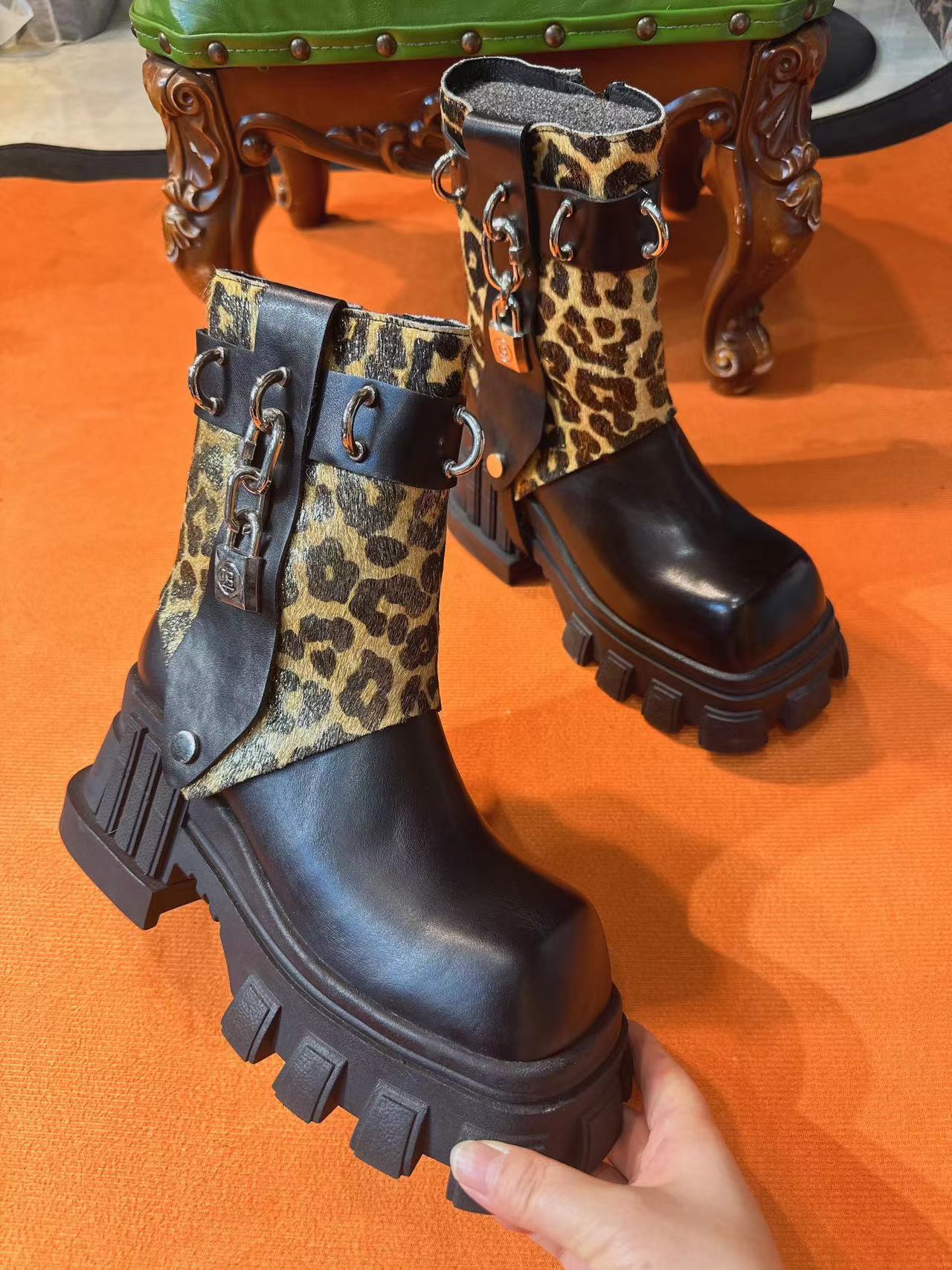 时尚百搭复古粗跟厚底女士马丁靴