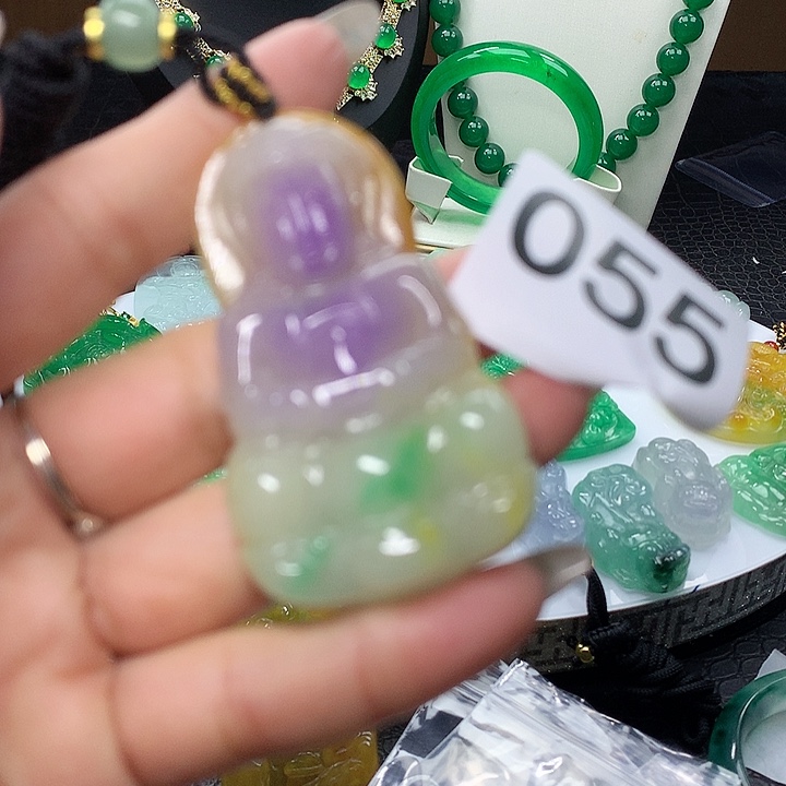 翡翠吊坠(赠链)未镶嵌