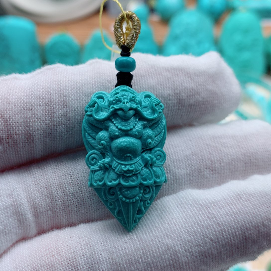 绿松石颈饰未镶嵌