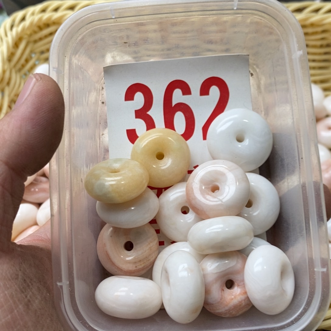 蛇纹石玉挂坠未镶嵌