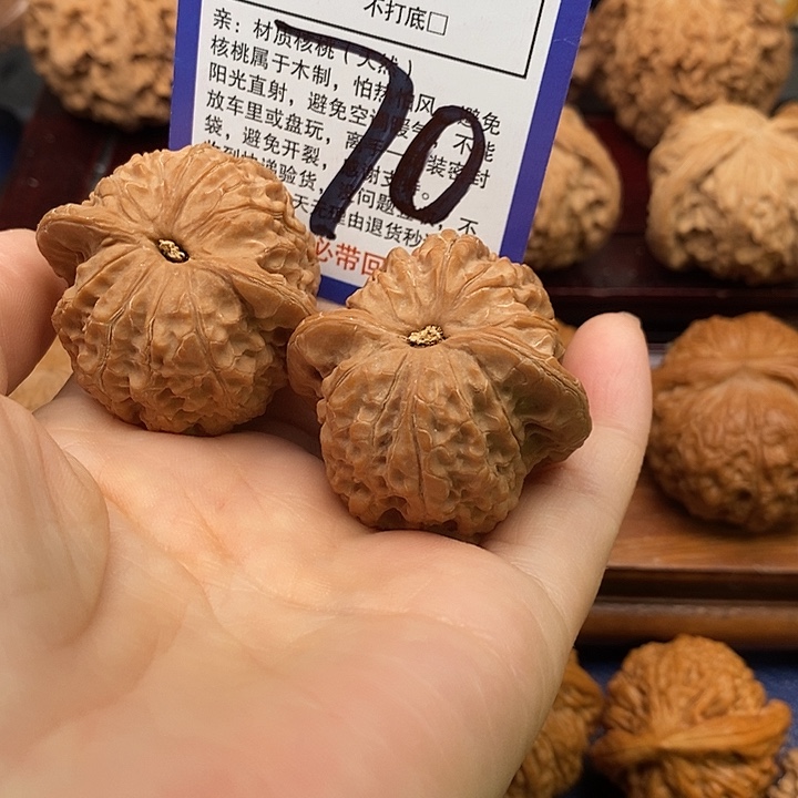 吊坠桃核血麒麟狮子头40