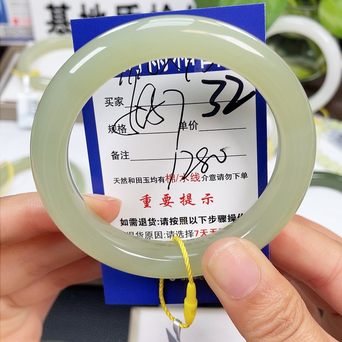 和田玉手镯未镶嵌