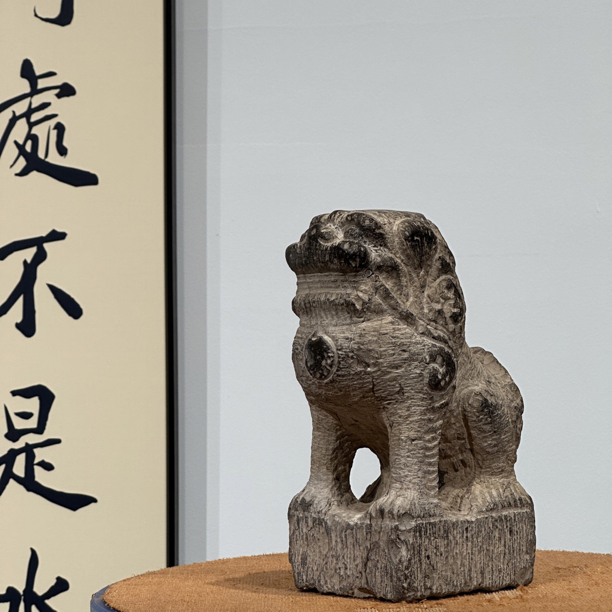 案头石狮 炕头狮，青石 皮壳风化自然