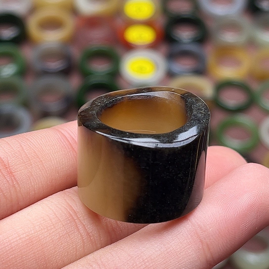 星***兒和田玉未镶嵌戒指