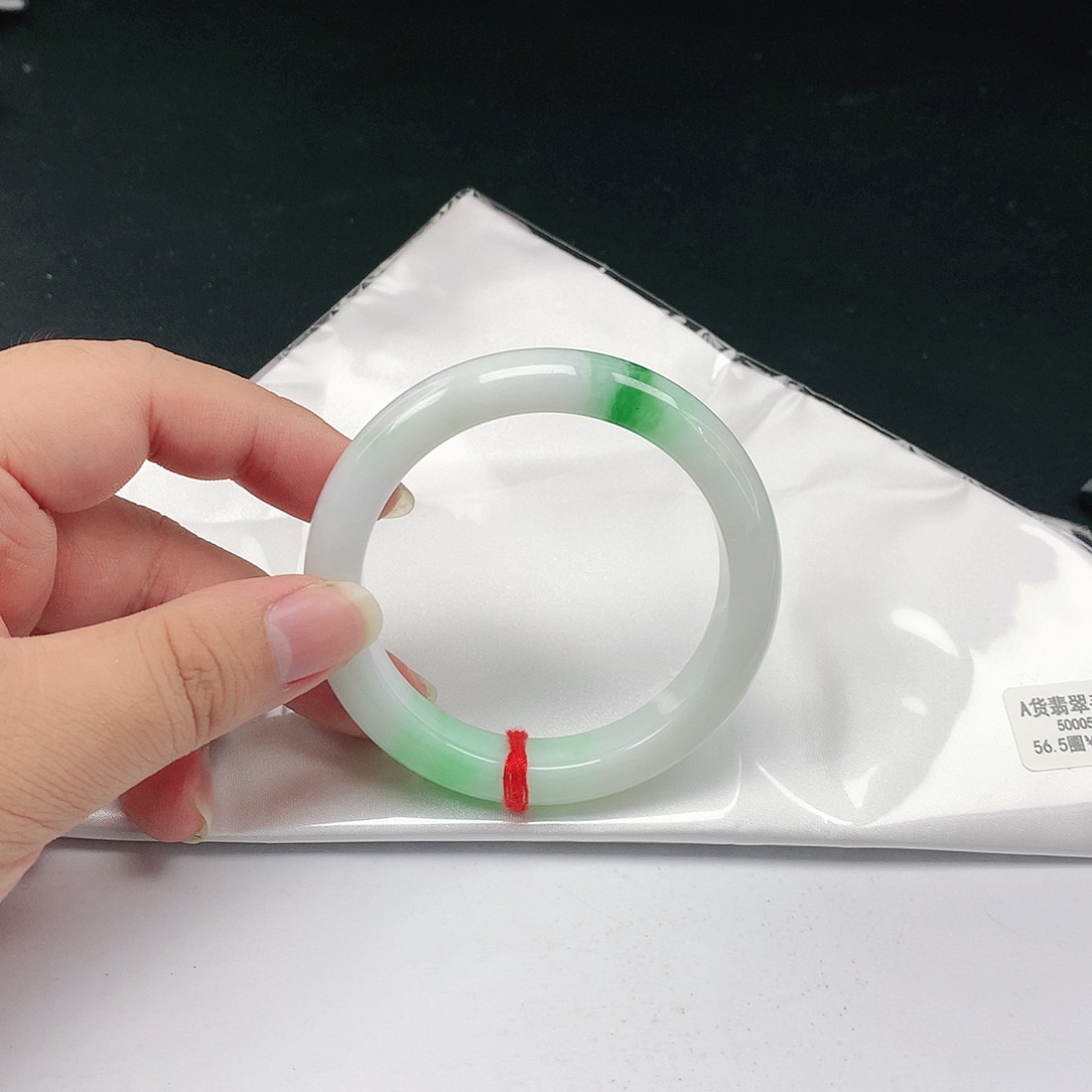 翡翠手镯未镶嵌翡翠057