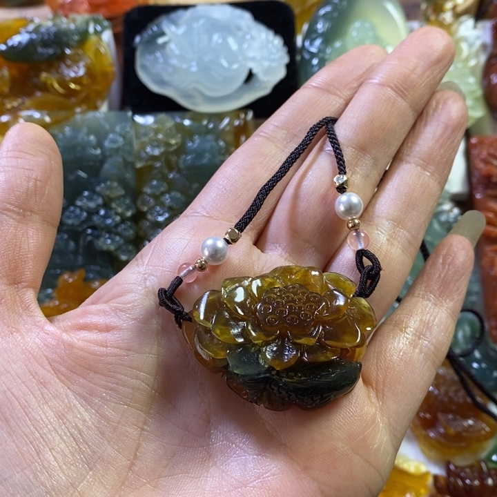 蛇纹石玉未镶嵌颈饰