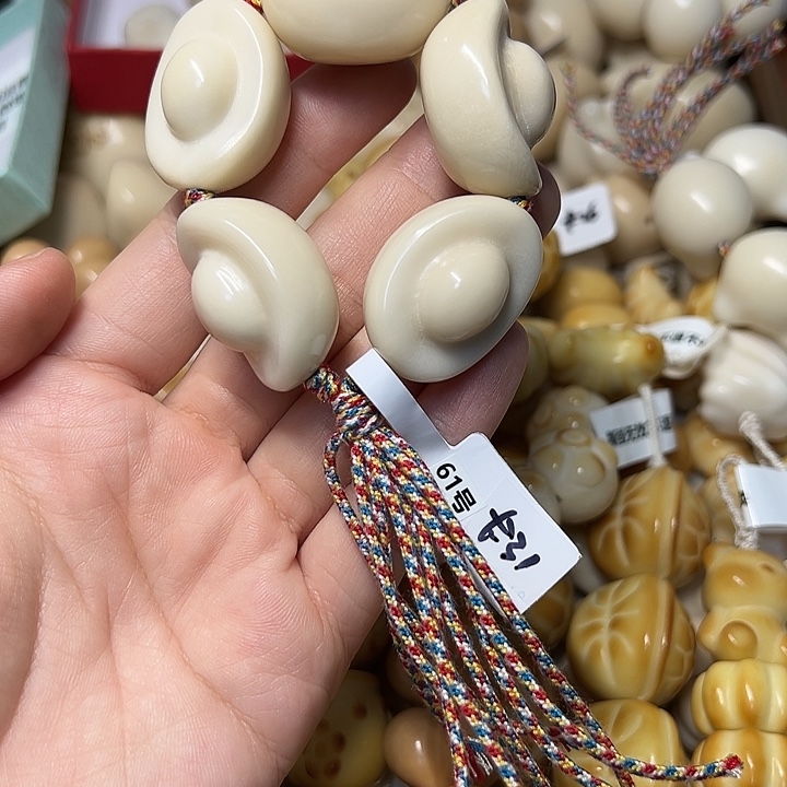 菩提根/象牙果吊坠K31 特价瑕疵款手持不退不换 61 号