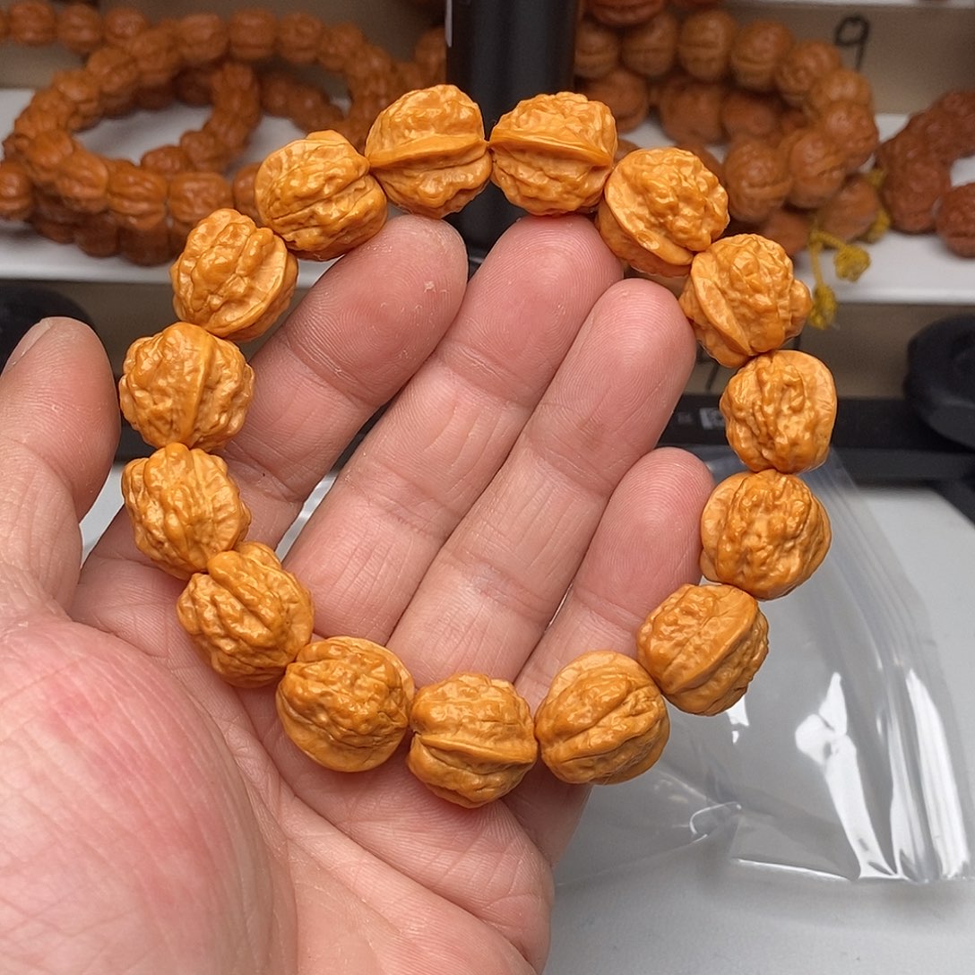 G***i木质文玩核桃1.8金蝉