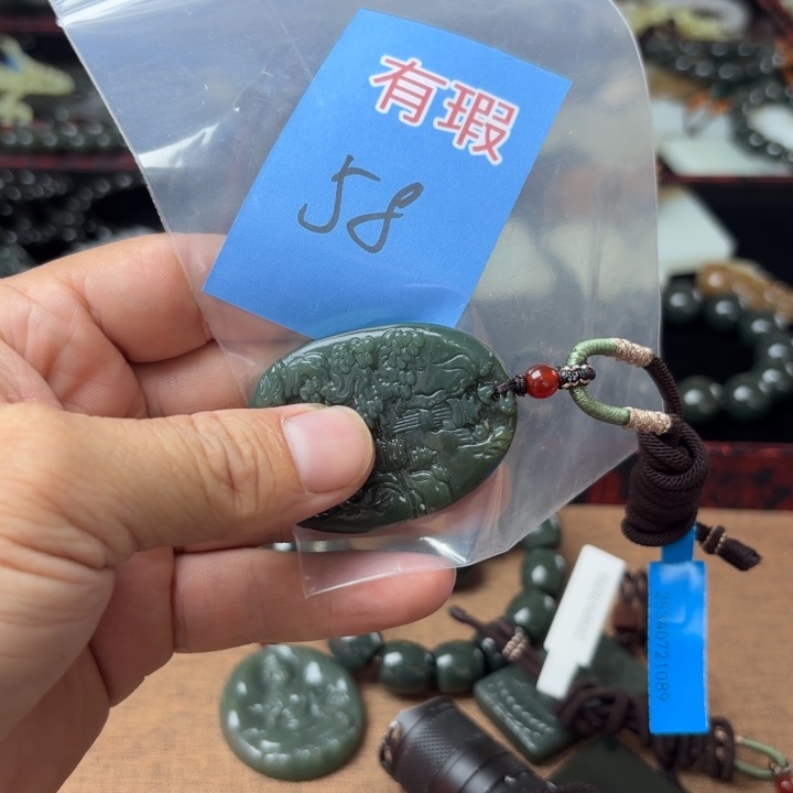 颈饰未镶嵌和田玉