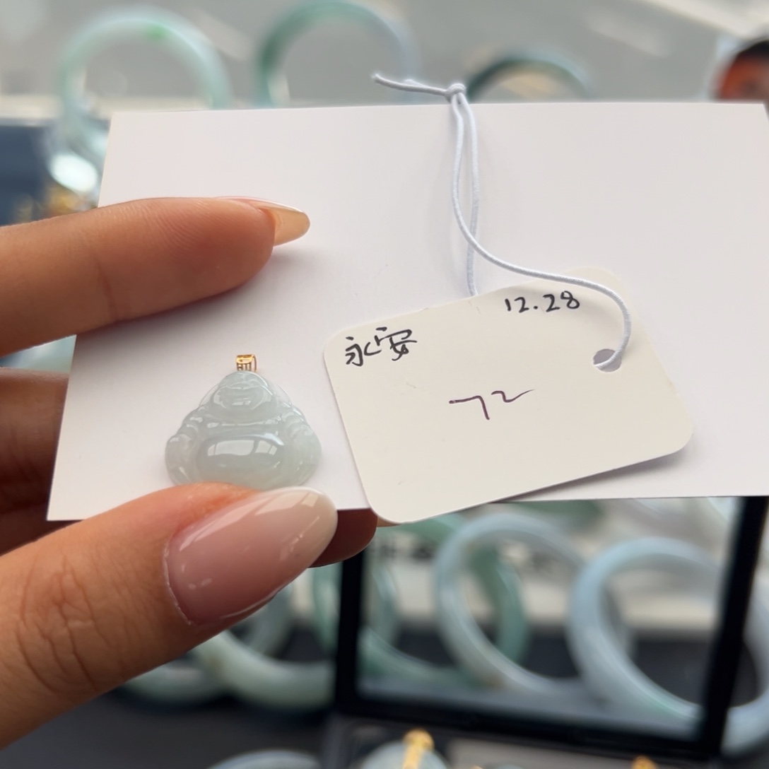 颈饰18K金镶嵌翡翠