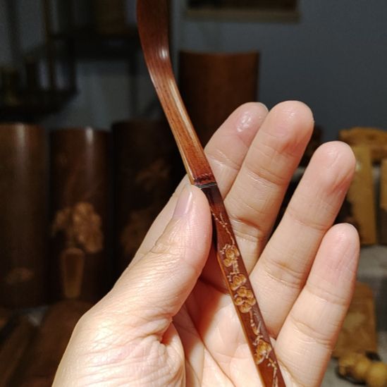 邹***哥竹竹雕茶拔手把件