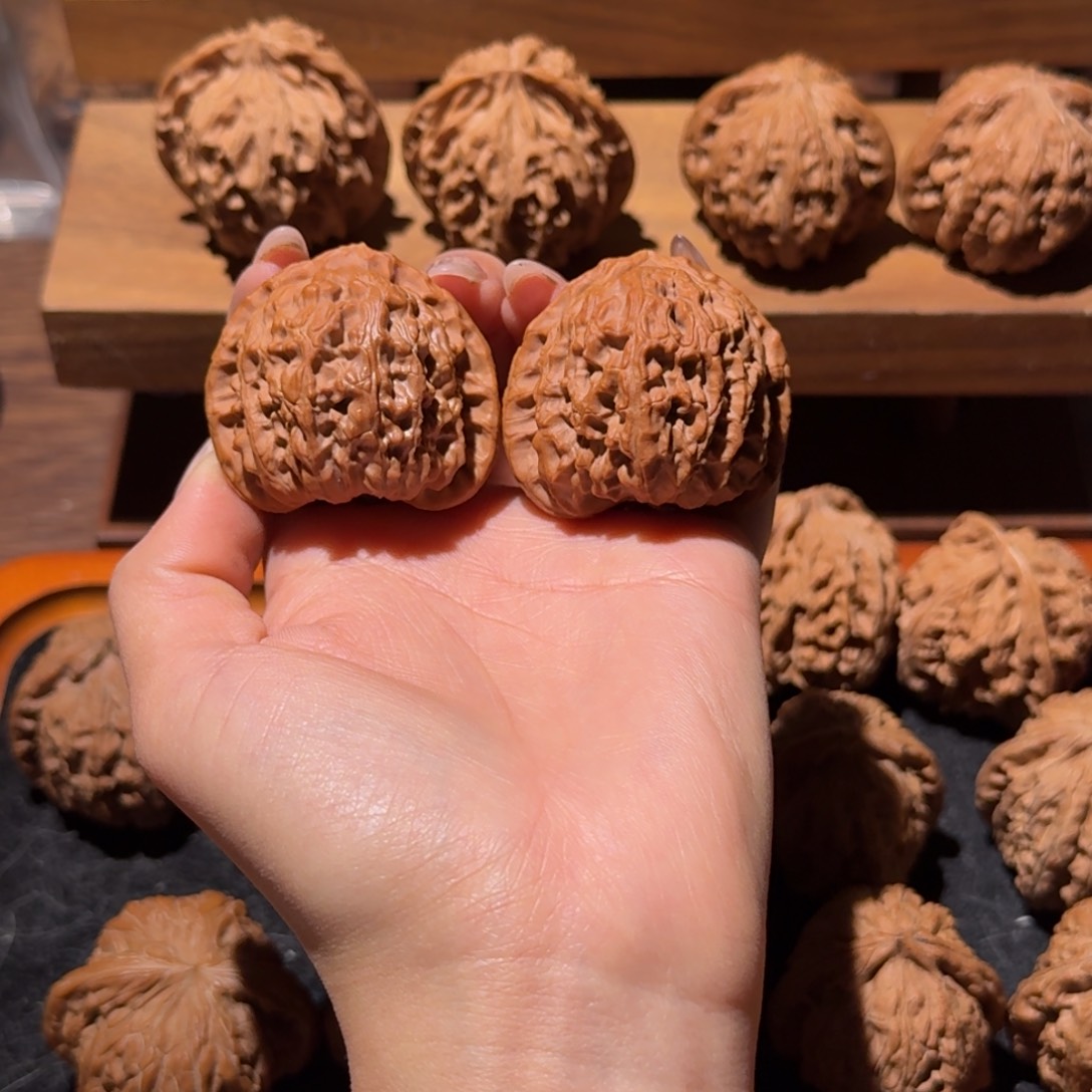 时***些文玩核桃吊坠40角白虫爬不退