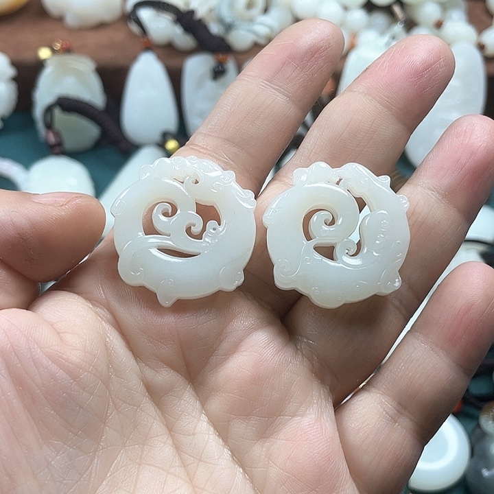 和田玉颈饰未镶嵌