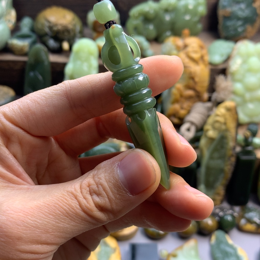 未镶嵌岫岩河磨玉（透闪石质玉）珠宝奇石老*董