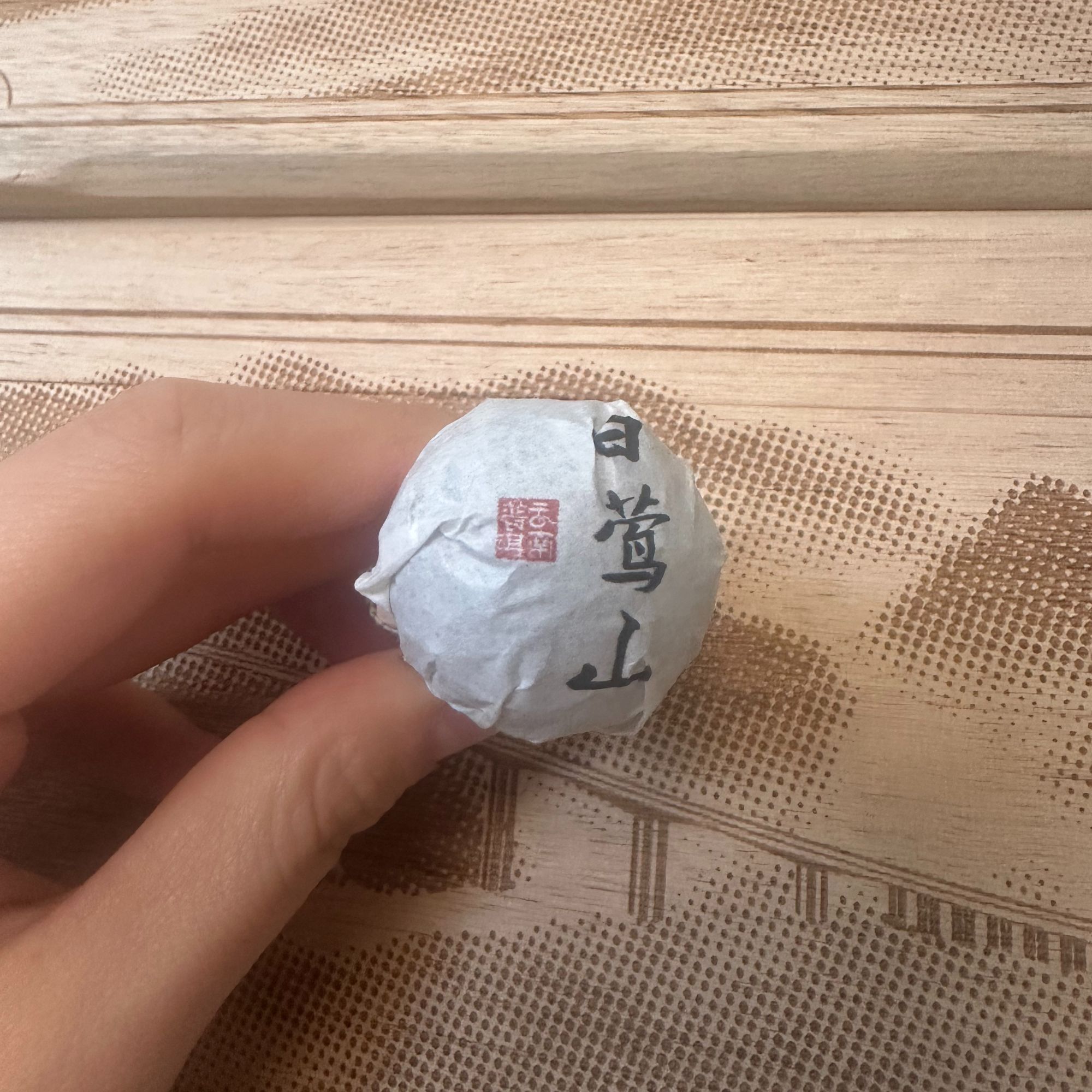 白莺山龙珠6克云南普洱茶生茶紧压茶饼甘甜茶厂仓库