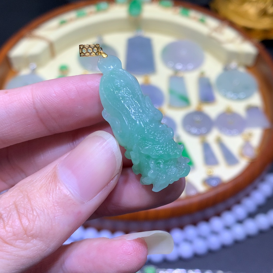 翡翠吊坠(不含链)18K金镶嵌