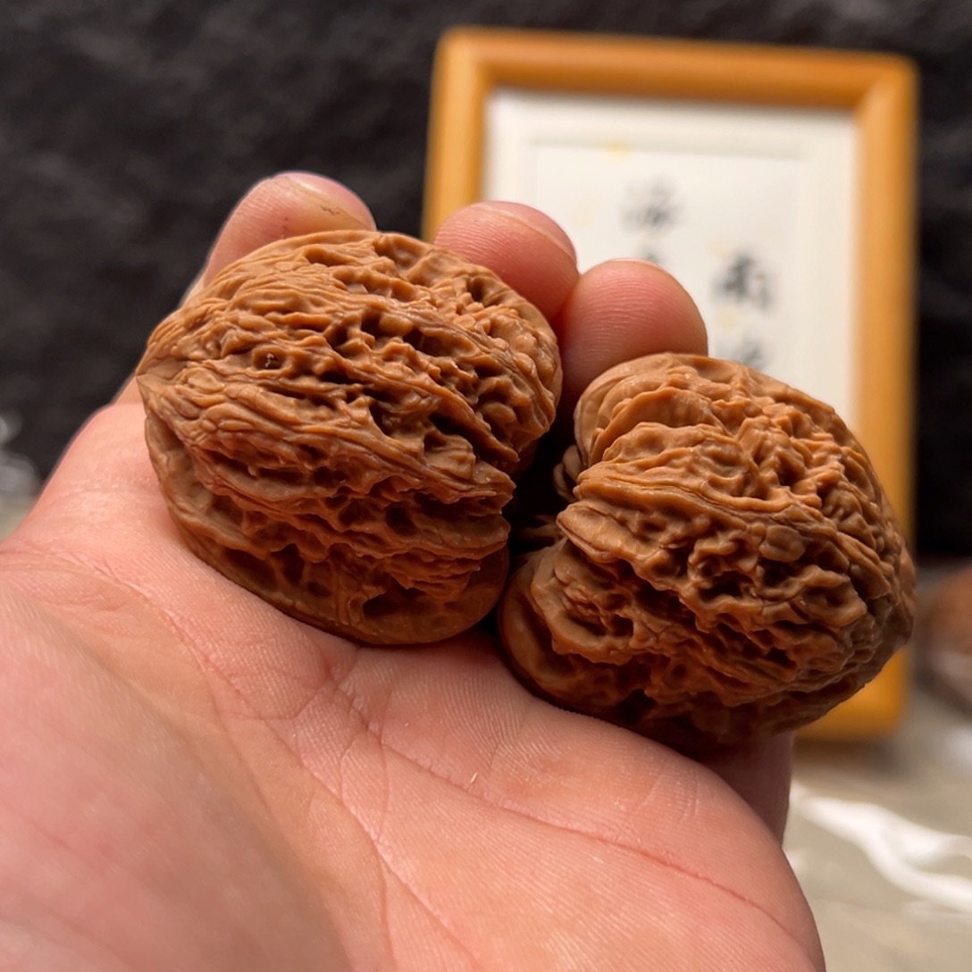 @***H文玩核桃把件南疆42黄线