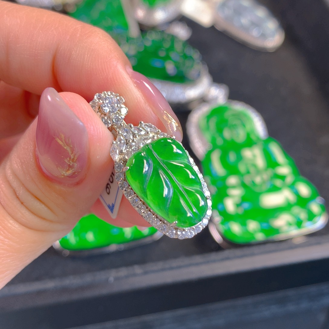 翡翠颈饰银S925镶嵌翡翠