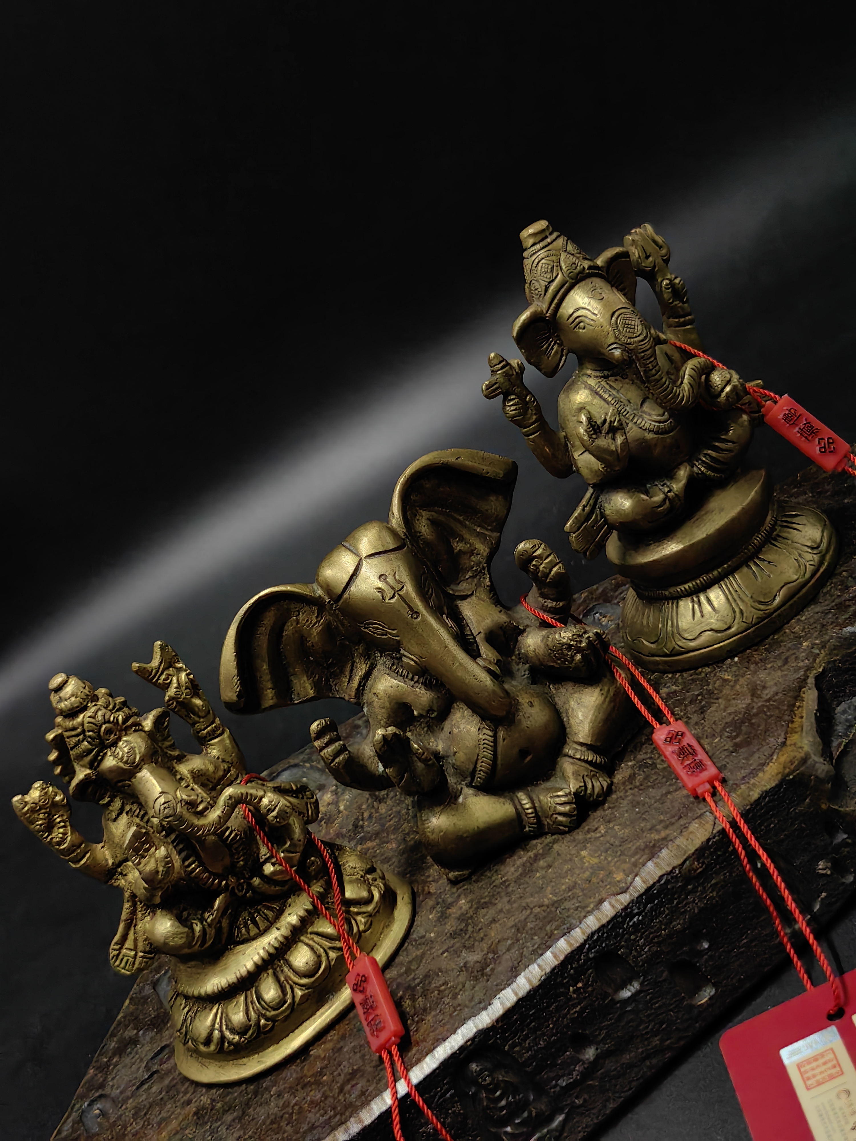 藏传佰哖官造象鼻财神造像