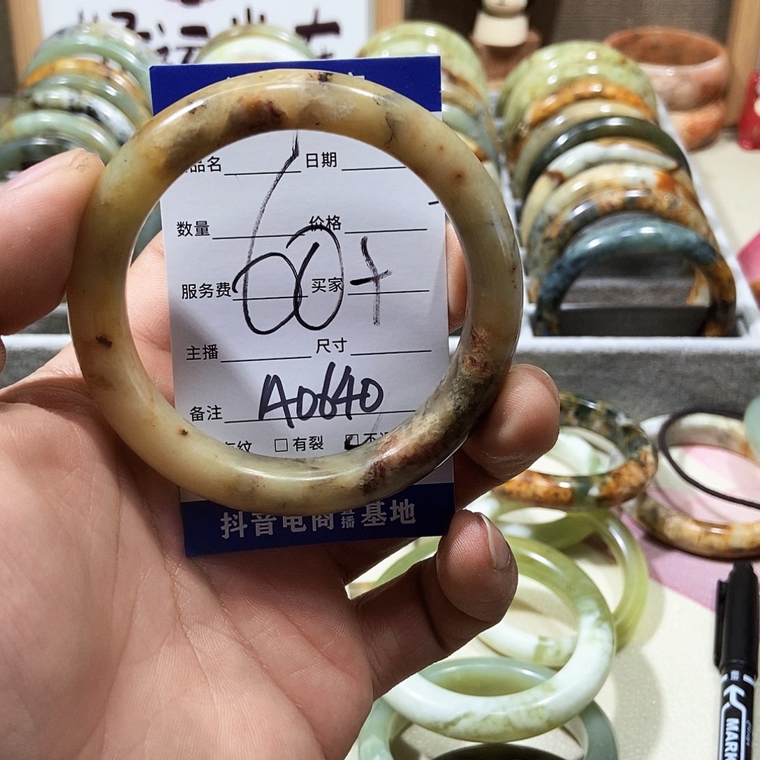 蛇纹石玉手镯未镶嵌