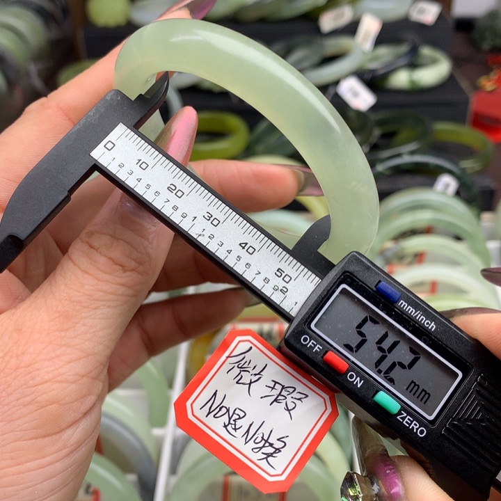 蛇纹石玉手镯未镶嵌1046