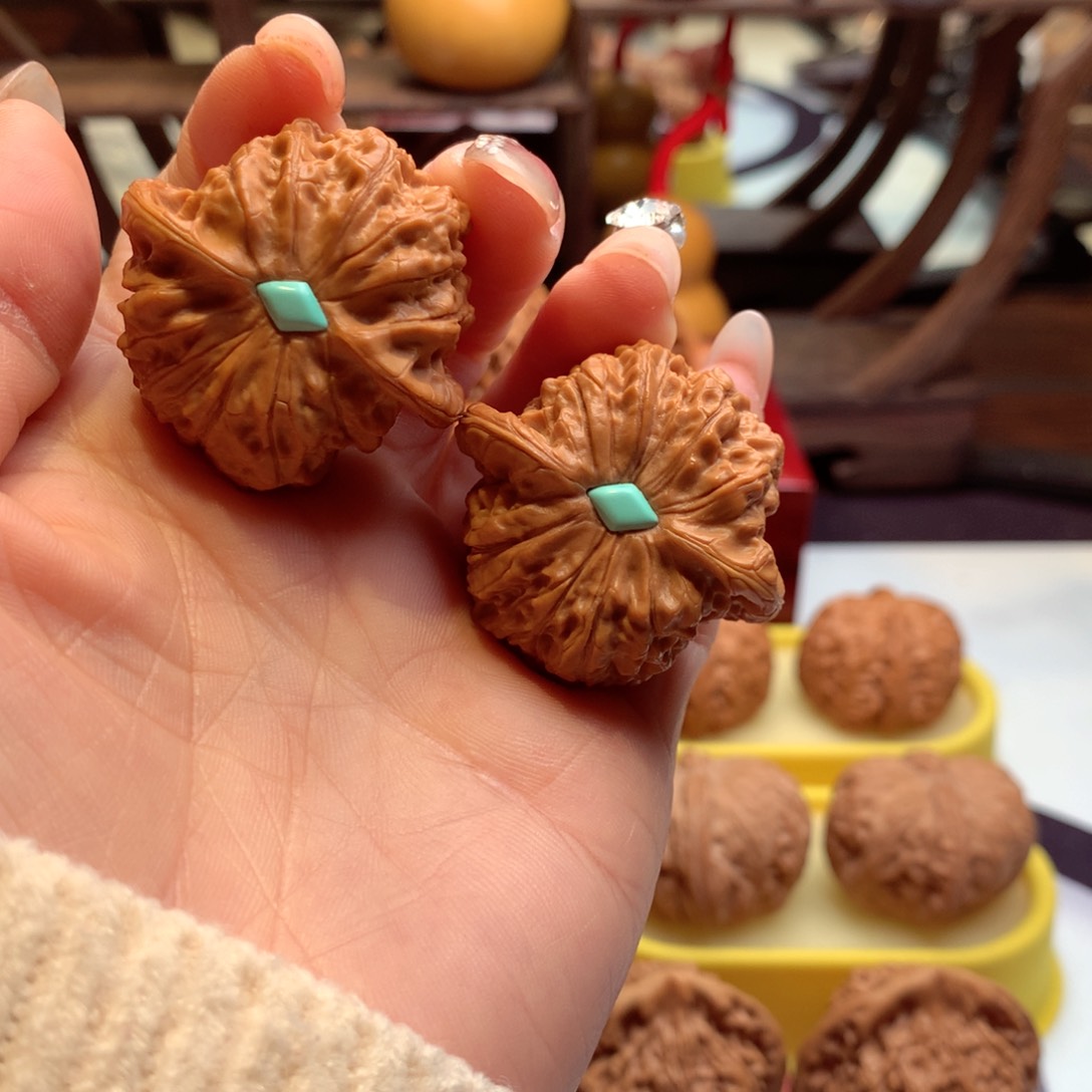 文玩核桃手串快***人血麒麟。 6号