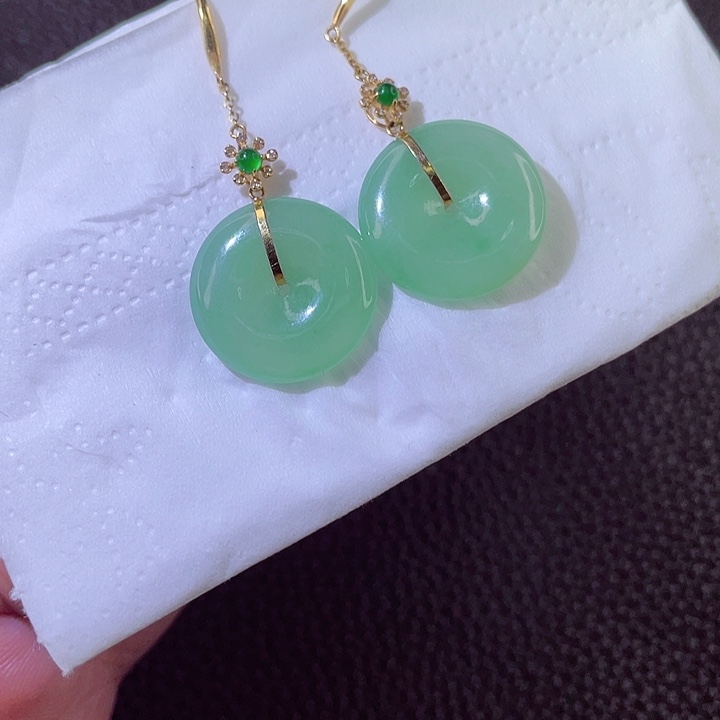 翡翠18K金镶嵌颈饰翡翠