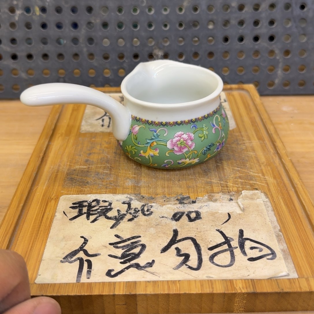 微瑕疵介意勿拍陶瓷器皿M925