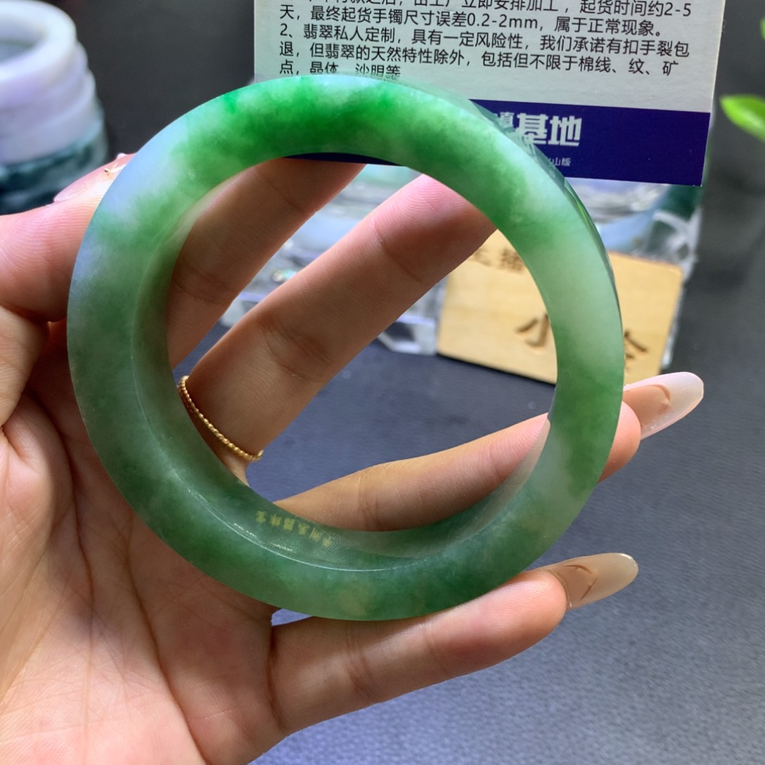 未镶嵌翡翠定制翡翠月**?