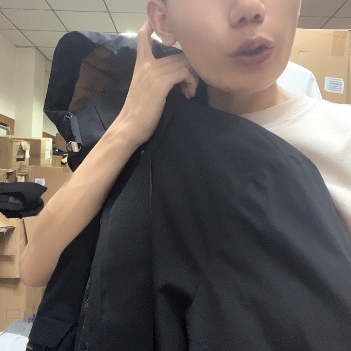 黑色短款男士鹅服175码