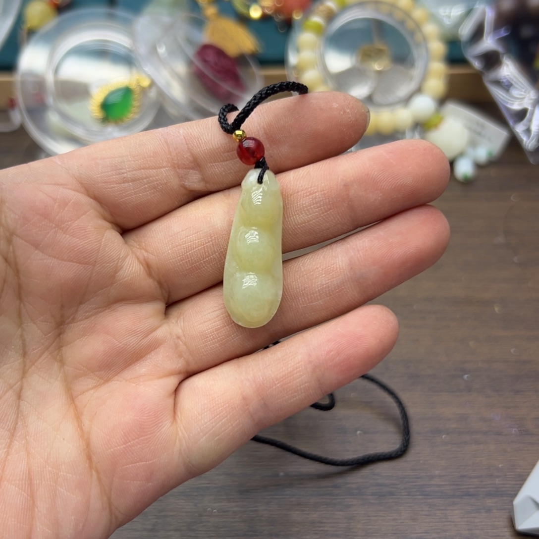 和田玉未镶嵌颈饰黄口福豆瑕