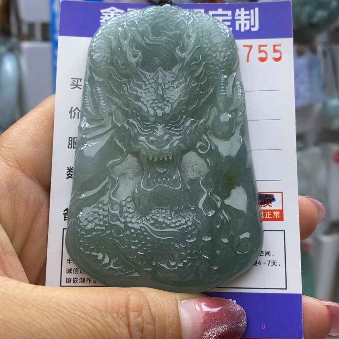 翡翠颈饰未镶嵌龙