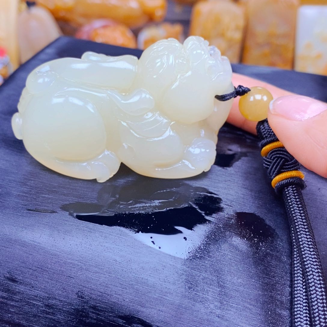 石英质玉（黄龙玉）颈饰未镶嵌