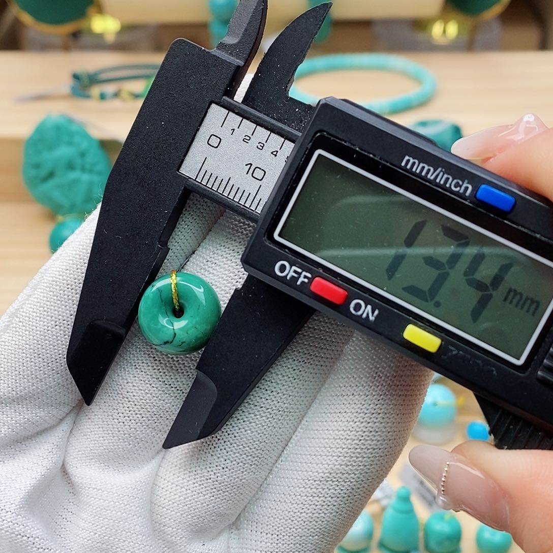 未镶嵌绿松石珠宝奇石