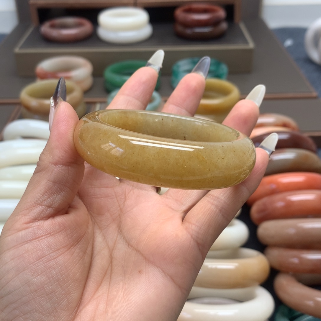 石英质玉未镶嵌手镯