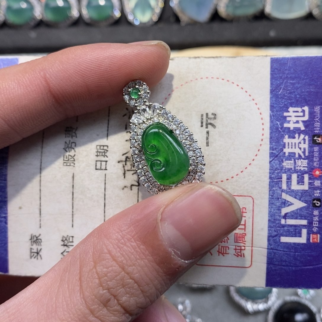 翡翠颈饰未镶嵌翡翠