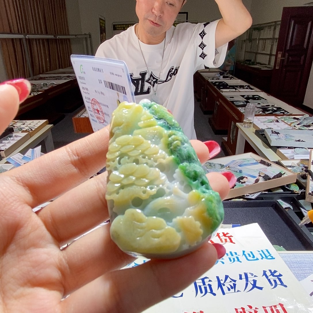 翡翠未镶嵌颈饰翡翠