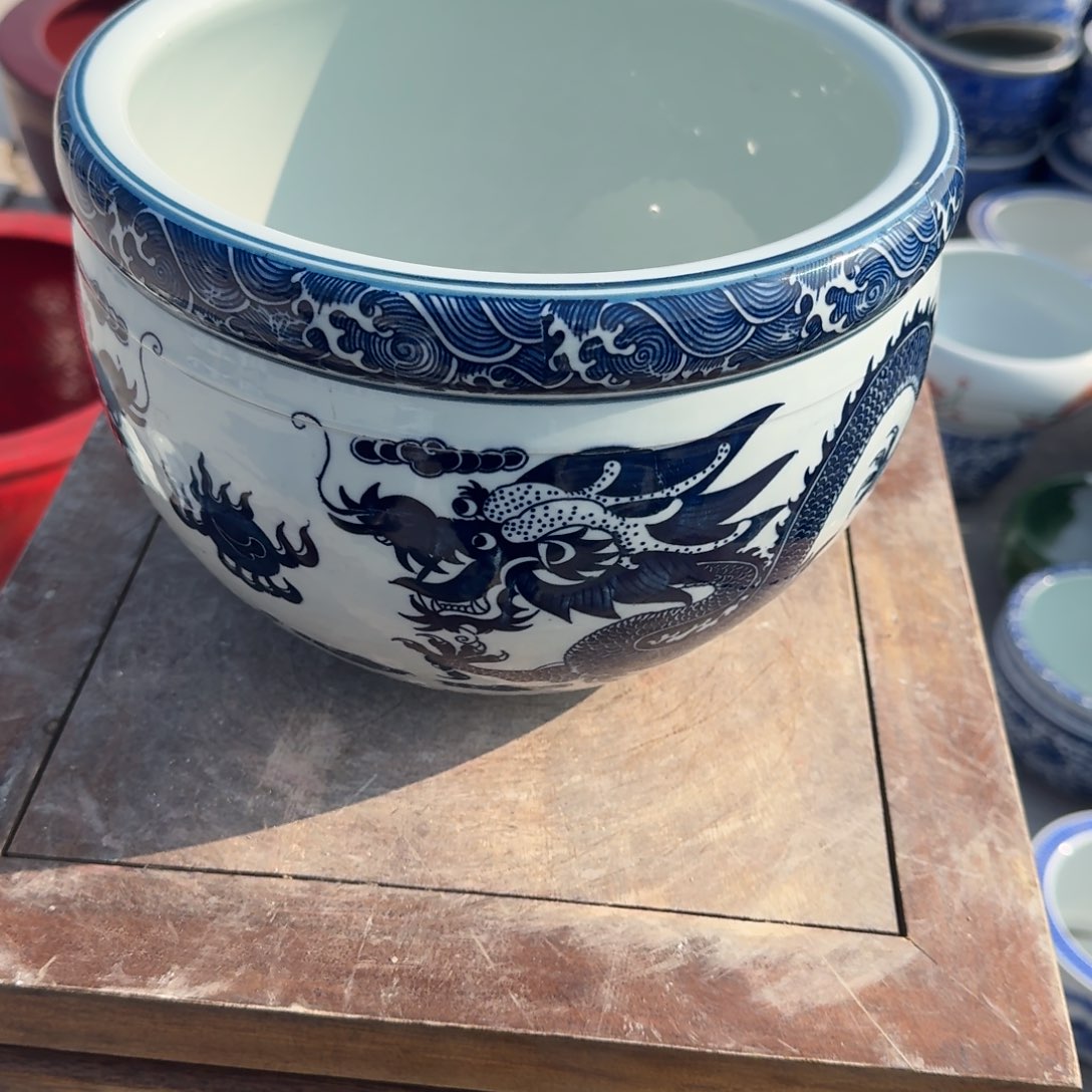 瓷片直径25厘米高度18厘米