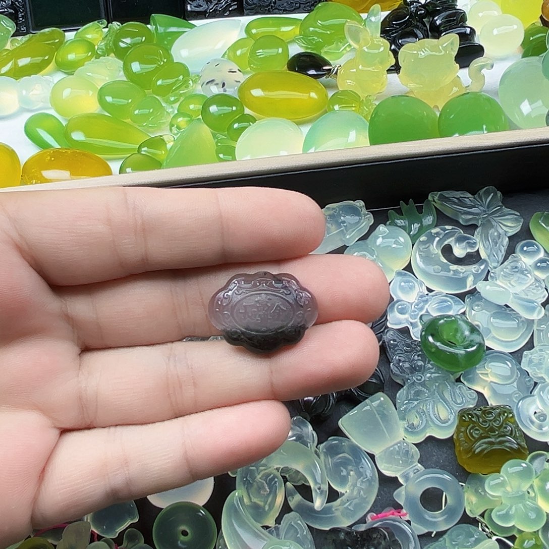 浅****岫玉未镶嵌吊坠(不含链)